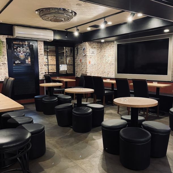 【ラグジュアリー空間×250円バー】ムーンウォーク蒲田店は今までにないリッチでラグジュアリーな空間で、単品ドリンク250円、飲み放題もお得にお楽しみいただけます♪蒲田駅からすぐ近く！女子会や誕生日、二次会利用などご予約お待ちしております！