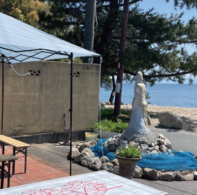 琵琶湖の岸でバーベキュー