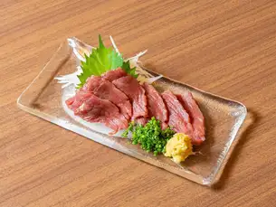 사쿠라 고기 회 (말고기 붉은 고기)