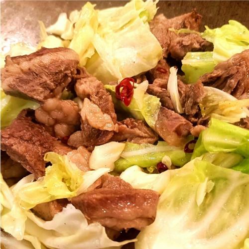 鉄板焼き屋の絶品牛すじキャベツ焼