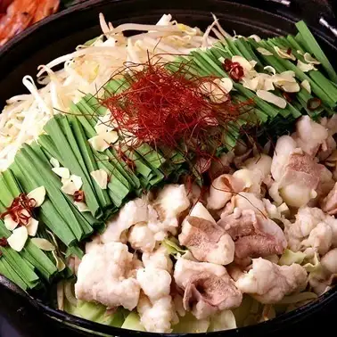 我們的驕傲和喜悅：套餐！地理位置便利，靠近車站，是舉辦宴會的理想場所，物超所值，設有私人包廂，提供正宗美食。