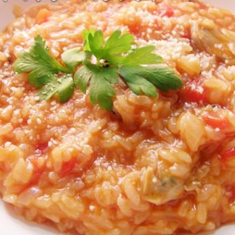 Oyster and mushroom risotto with tomato flavor