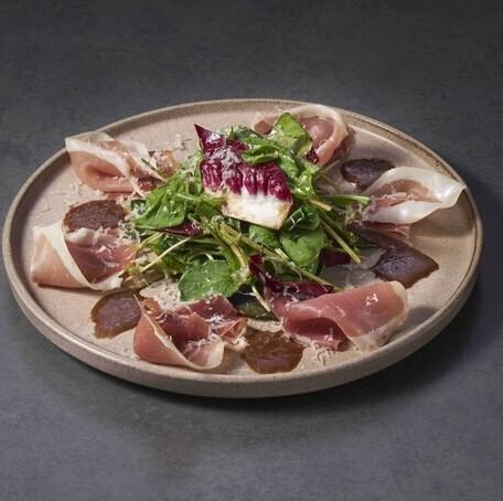 おしゃれな店内と当店が手掛ける大満足なコースをお楽しみ下さい