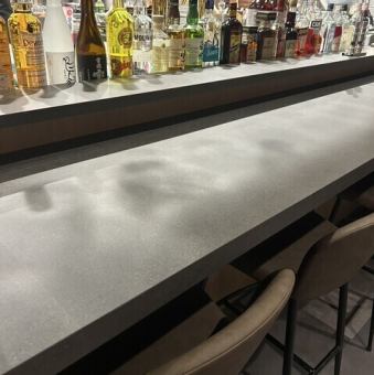 デートなどのお二人でのお食事に最適なカウンターのお席を12席ご用意しております。