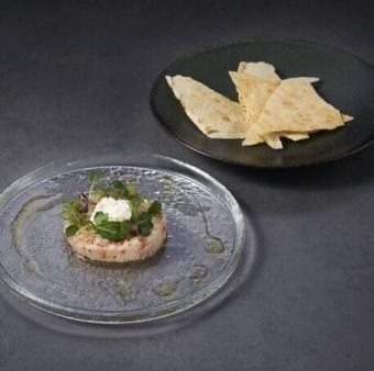 赤海老のタルタル ストラッキーノチーズとパーネカラサウ