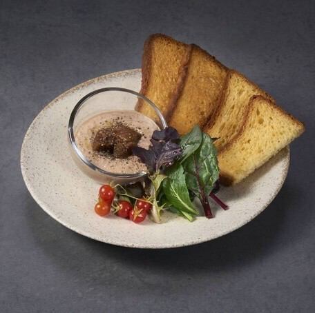 自家製白レバーペースト ドライいちぢくのマルサラ風味 ブリオッシュ添え