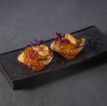 青森産ニンニクバターのブルスケッタ ウニとイクラのせ