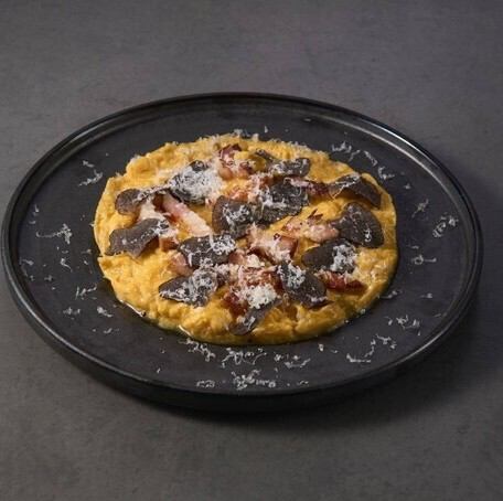 自家製パンチェッタの濃厚半熟オムレツ 黒トリュフがけ