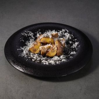 熟成インカの目覚めのフライドポテトとバルミジャーノチーズ