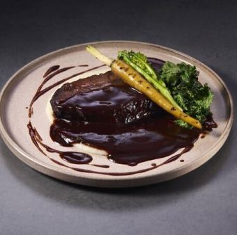 国産牛ほほの赤ワイン煮込み ‘ストゥファード’