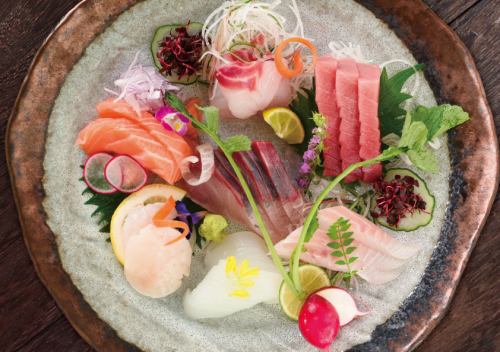 Assortment of seven kinds of fresh fish sashimi