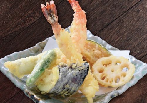 Assorted shrimp and vegetable tempura