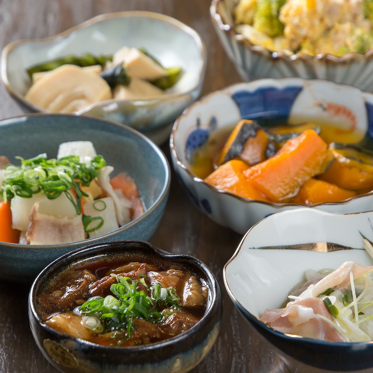 丁寧に引いた白だしを使った心尽くしのおばんざいの数々をご提供