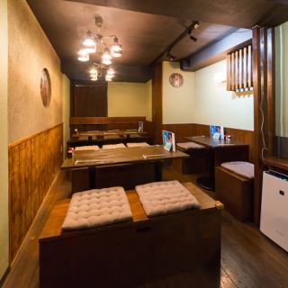 こじんまりとした静かな店内はゆったりとおくつろぎいただけます。