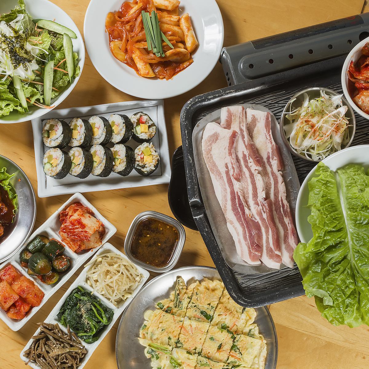 Samgyeopsal made with Sangen pork, Korean-style offal hot pot, etc. ◎ Lots of drinks available ♪