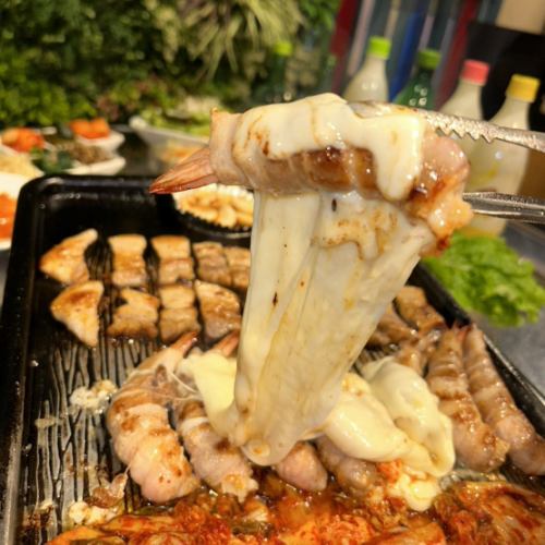 The popular shrimp gyeopsal is also available◎