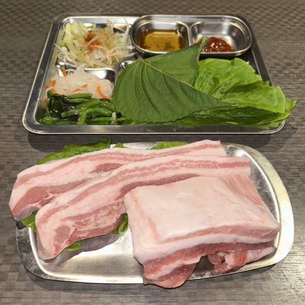 [Using the ultimate domestic brand Sangen pork♪] Thick-sliced samgyeopsal/regular samgyeopsal/1 serving each 2,300 yen