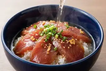 芝麻脆皮鰤鱼配日式高汤