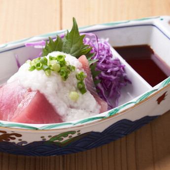 享用使用来自全国各地的时令海鲜和汤料的创意日本料理。