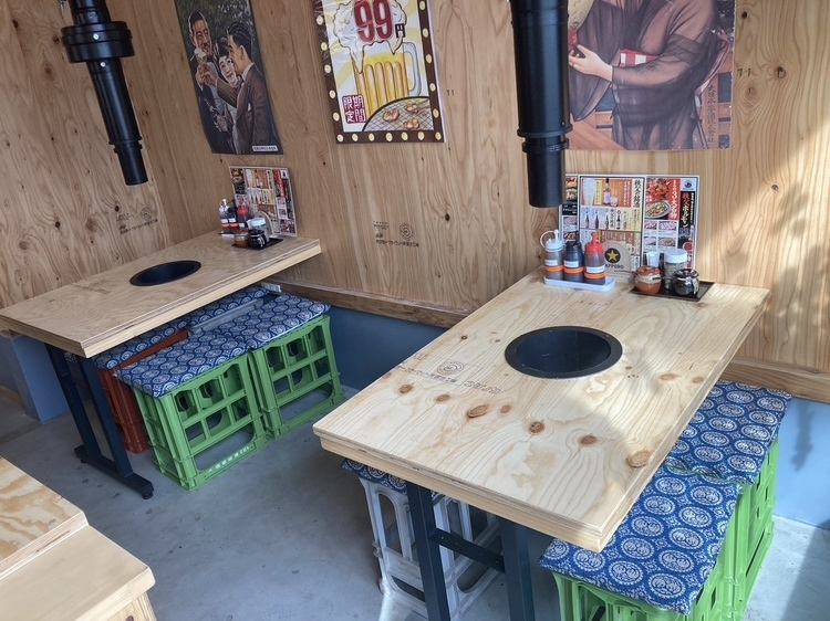 ご来店される人数に様々対応できるお席をご用意しております！4名様用の座卓が全部で5卓あります。貸切りは最大で45名様のご宴会が可能です◎飲み放題付きの宴会コースも各種ご用意していますので、併せてご利用いただければ大変お得です。職場の宴会や地域の集まり、肉食系女子会などにご利用ください！
