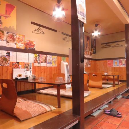 Tatami seats are available in the store filled with the warmth of wood.Perfect for small parties such as 2 or 4 people.