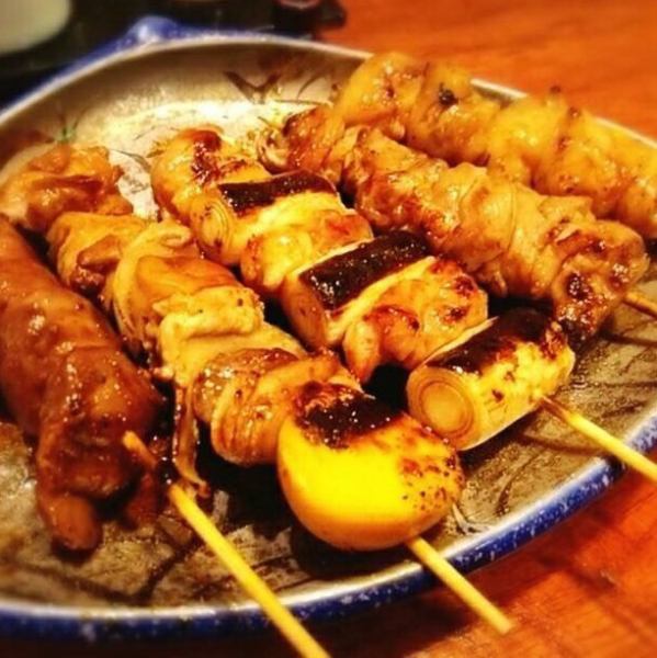 Courses where you can enjoy perfectly round chicken skewers start at 4,000 JPY! Recommended for all kinds of drinking parties.