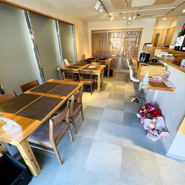 [One person is welcome ◎] We have two seats at the counter.The number of female customers who enjoy a luxurious and stylish lunch by themselves is also increasing♪ Please feel free to drop by.At the counter, take-out items such as bread baked with 100% rice flour are also on sale.