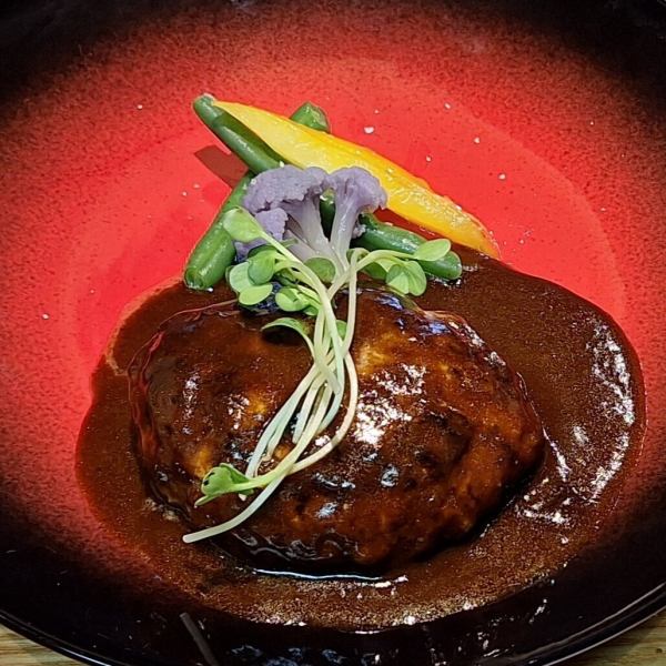 ランチタイムではお得なセットメニューを御用意。（写真は一例になります。）