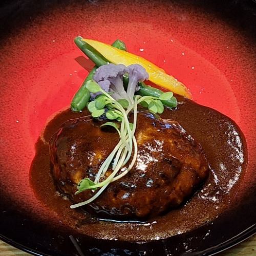 ランチタイムではお得なセットメニューを御用意。（写真は一例になります。）