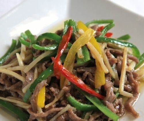 国産牛肉とピーマンの細切り炒め　（小麦・卵）