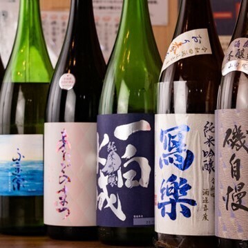 北陸で磨いた知識で店主が厳選！四季折々の限定日本酒が常に充実