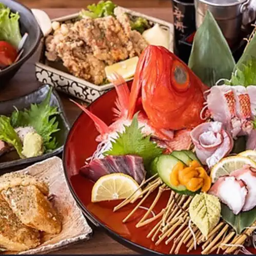旬魚を贅沢に盛り込んだ店長おまかせコース〈市場直送鮮魚/刺身・焼き物・四季の味覚〉