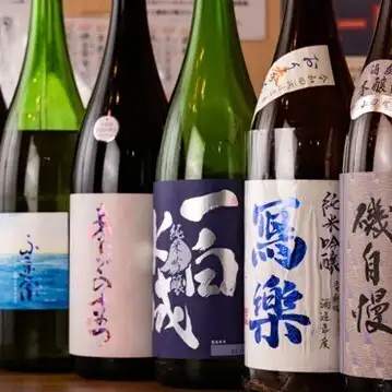 季節を感じる日本酒のラインナップ〈冷酒・燗酒/魚介に寄り添う銘柄・季替わり〉