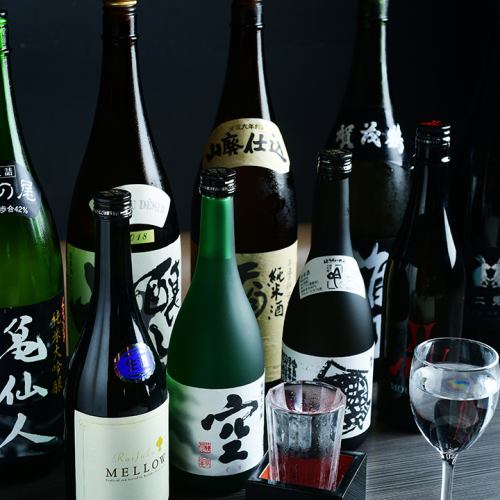 Enjoy carefully selected sake every month!