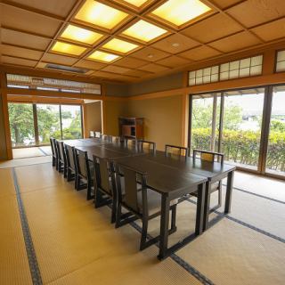 The magnificent view of the Seta River and Karahashi Bridge that unfolds from the large windows will help you forget the hustle and bustle of everyday life and invite you to a time of spiritual enrichment.Please sit back and relax at the table and enjoy the food that our chefs have painstakingly prepared for you.It's perfect for special occasions or to chat with loved ones.