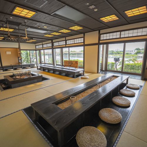 Please spend some relaxing time around the impressive large hearth.In a space where the flickering flames soothe the soul, we offer carefully selected sweetfish, naturally sourced from Lake Biwa.Enjoy your meal to your heart's content and have a special time.
