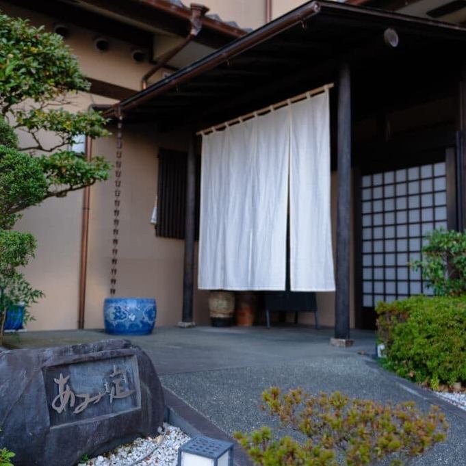 저희 가게는 파고들어 있어 ◎다리를 펴고 느긋하게 요리를 즐길 수 있습니다