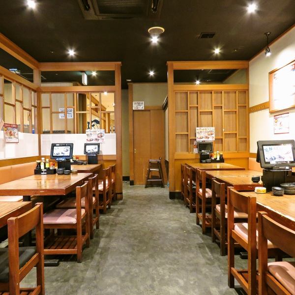 活気ある店内で乾杯！！レイアウト自在のテーブル席は各種大型宴会にとっても便利◎打上げや各種宴会に皆様で楽しめるスペースもございます
