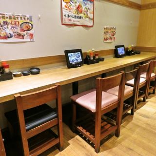 お一人様からお気軽にご利用下頂けるカウンター席も充実♪