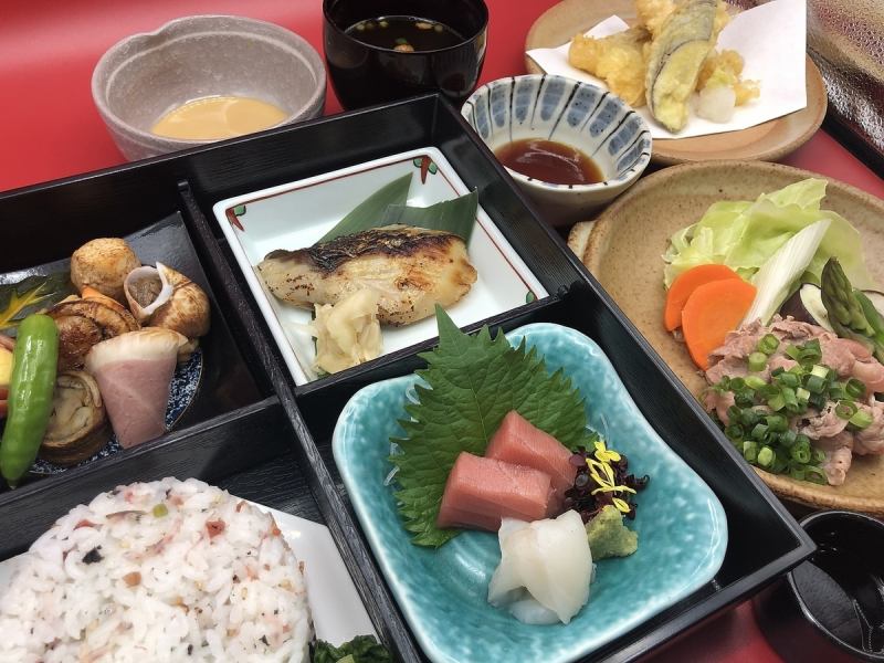 [Reservation required] Shokado bento is available for a minimum of 4 people.