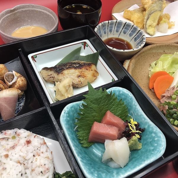 ランチタイム限定！要予約！松花堂弁当　４名様から承ります。