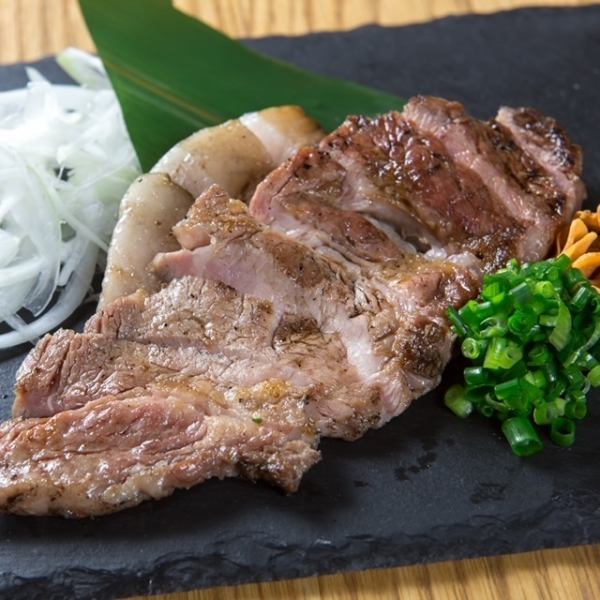 【人気No.1】きめ細やかで柔らかい肉質と甘みが特徴◎霧島山麓豚のトンテキをジューシーに！