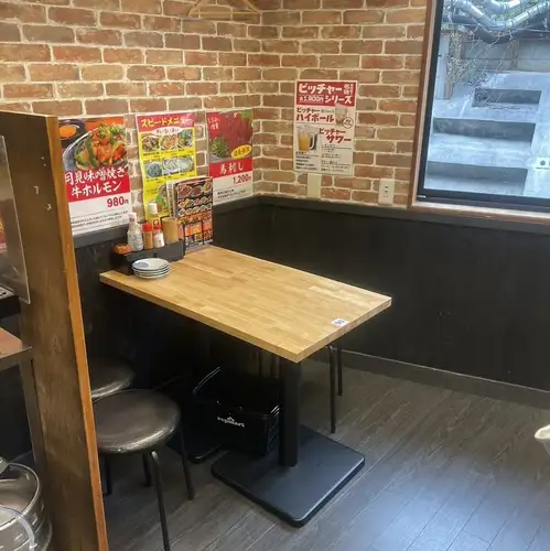 活気あふれる空間で乾杯