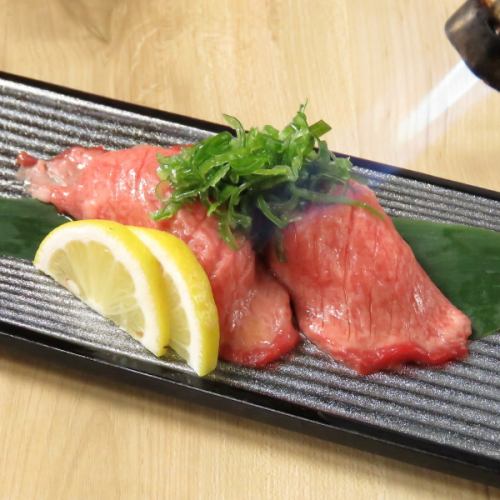 Seared premium beef tongue sushi (2 pieces)