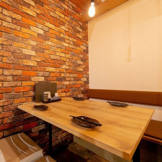 Stylish table seats are available from 2 people ♪