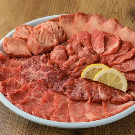 【ネット予約限定！500円OFF】もっくん名物！上焼肉盛り合わせが通常4398円→3898円とお得に♪