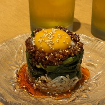 Spicy chives and enoki mushrooms