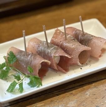 生ハムとアボカド、クリームチーズのピンチョス