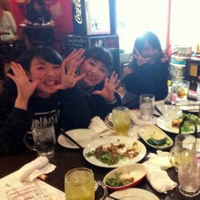 6名様♪窓際のお席です、人数が増えても大丈夫!!