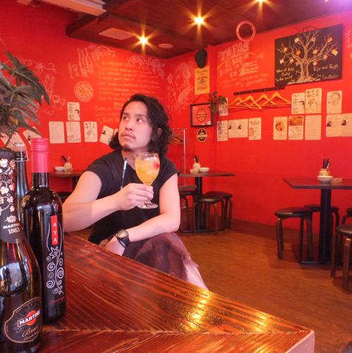 8名様まで座れるカウンター席☆1人飲みも大歓迎です♪スタッフと仲良くなれる事間違いなし!